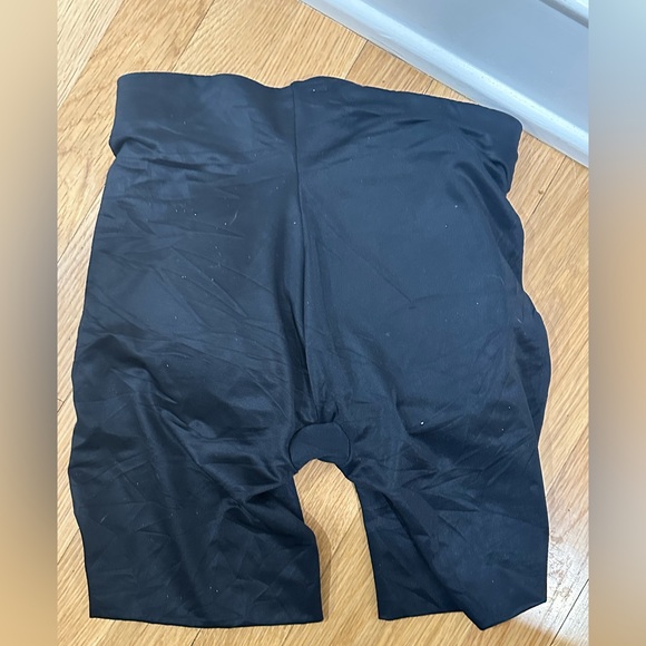 SPANX Suit Your Fancy Booty Booster Firm Control Mid Thigh Short Womens S - Picture 5 of 5